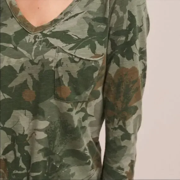 Anthro T.la Soft Cotton Floral Camo Top Vneck Sz XS - Picture 2 of 11